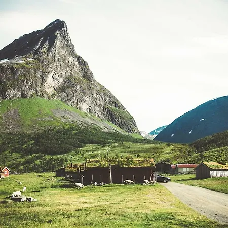 Family With Fjord View Sjoglytt Appartamento Eidsdal